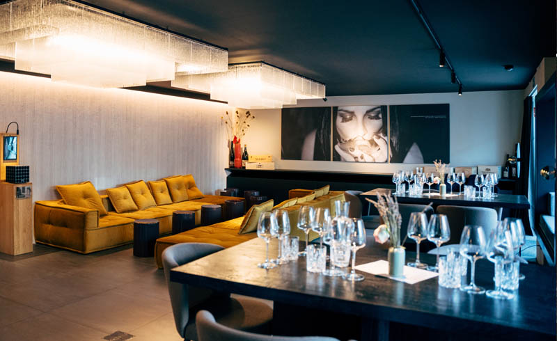 YOURS – Club of Wine